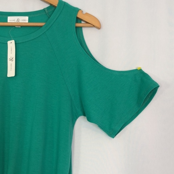 THYME & HONEY Women's Solid Cold Shoulder Round Neck Top Green Size M - Picture 5 of 12